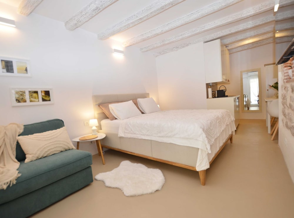 Chic and Stylish Old Town Rovinj Apartment