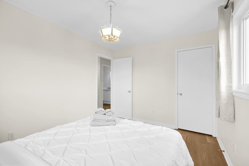 Newly Renovated 3BR in Whitby Family-friendly