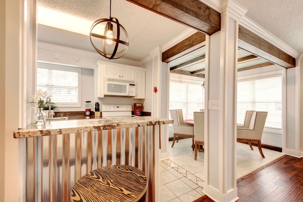 Island Square 808 by Hodnett Cooper - Property Image 2