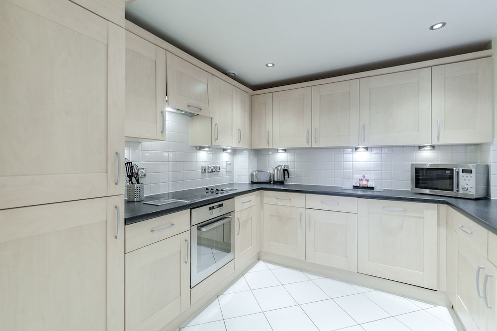 Guildford Vacations - Roomspace Apartments-Courtyard Guildford - Property Image 8