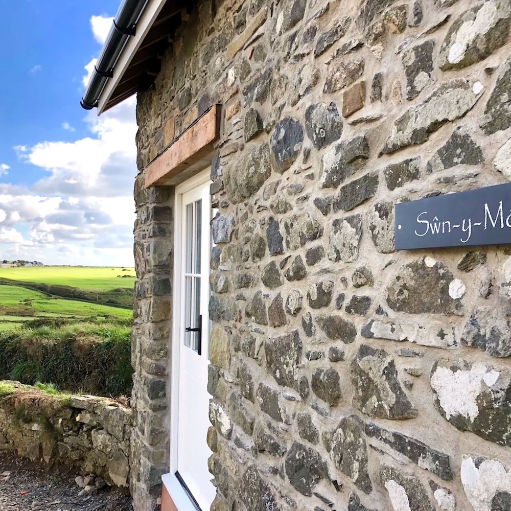 Swn y M r - 1 Bedroom Cottage - Whitesands view 5