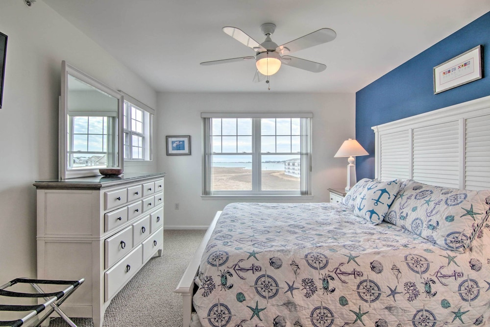 Ocean View Resort Condo w/ Pool Access & Bay Views