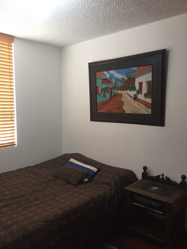 Comoda habitación cerca al aeropuerto