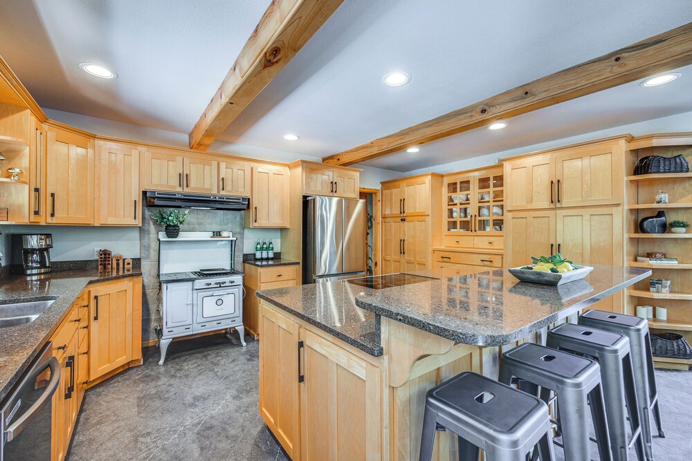 Luxury Cabin on Naches River, Near Mount Rainier!
