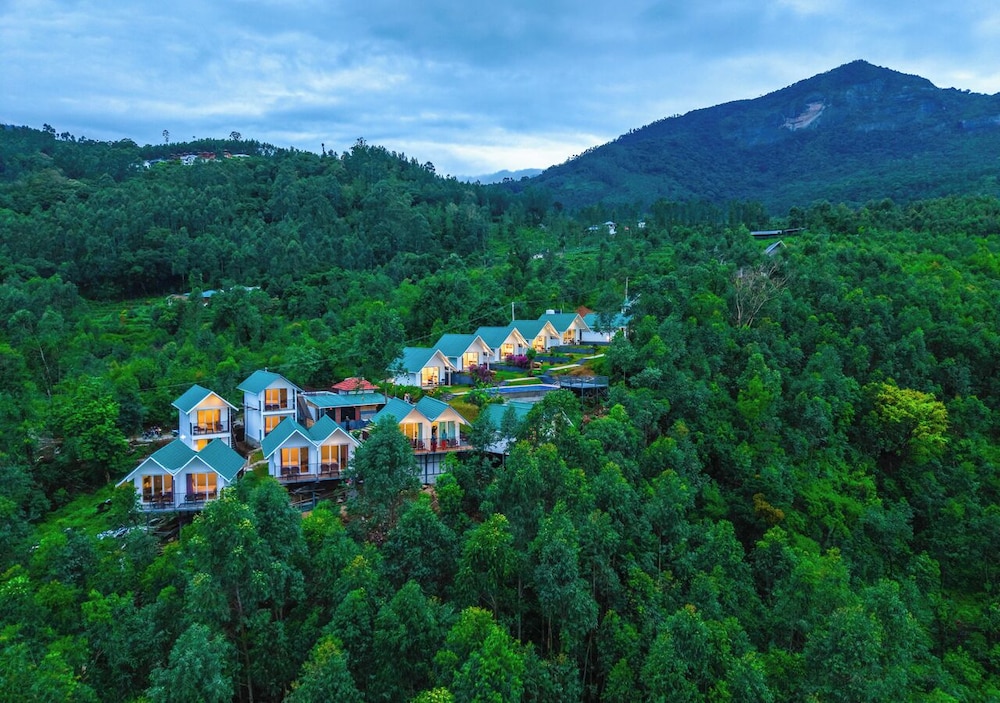 Gardenia Kanthalloor by VOYE HOMES