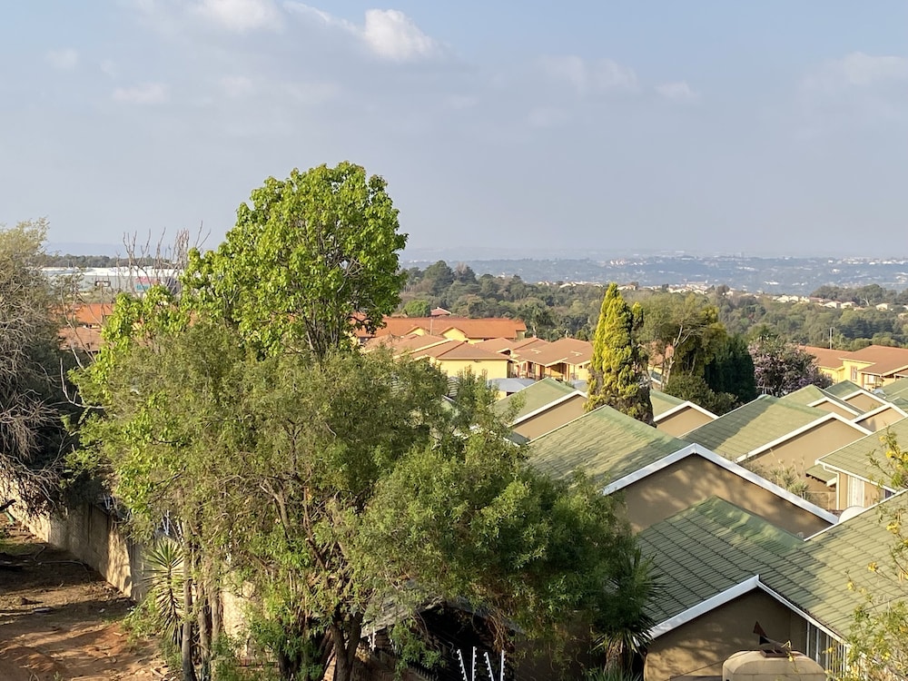Tranquil Country Style City Center Loft With View for the Busy Businesstraveller view 3