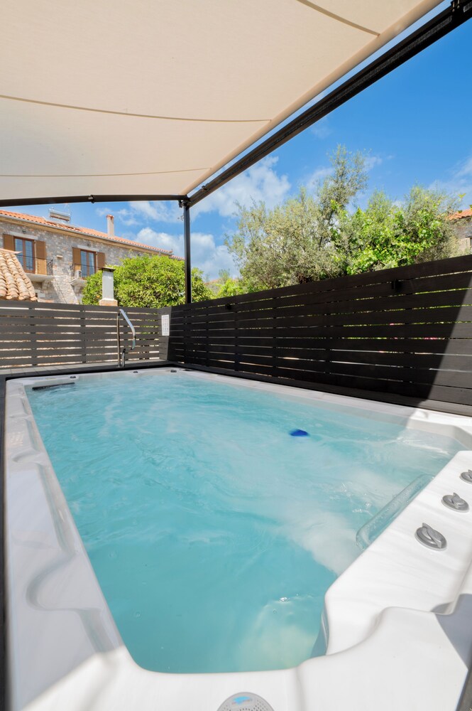 Cardamilia Suites