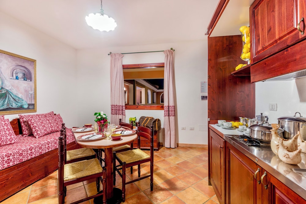 Residence with pool in Sos Alinos