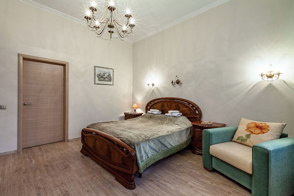 Friends apartment on Marata