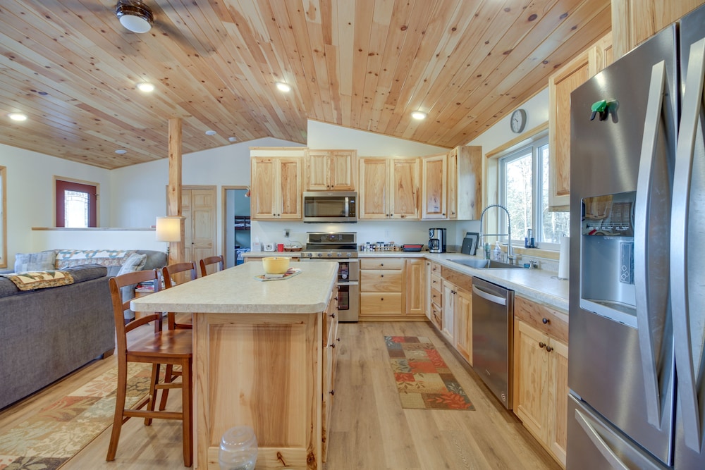 Hines Vacation Rental w/ Grill: Walk to Lake! view 4