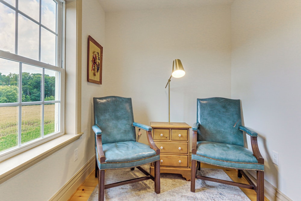 Updated Farmhouse < 2 Mi to Historic Middletown!