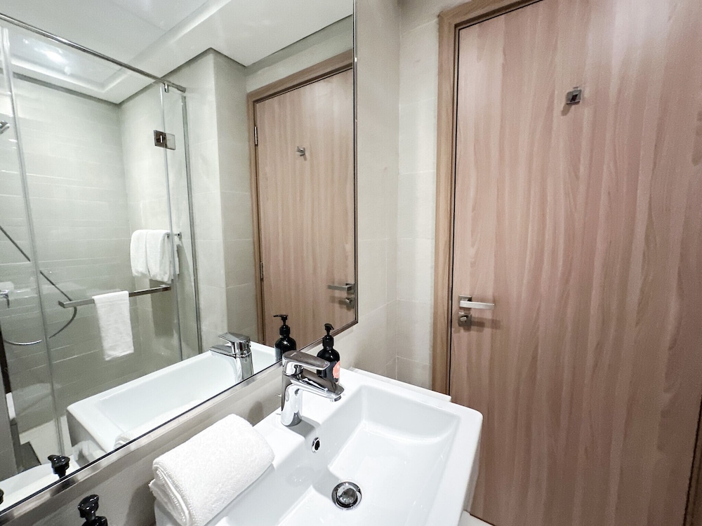 Easygo-spacious Luxury STU Azizi Rivra16