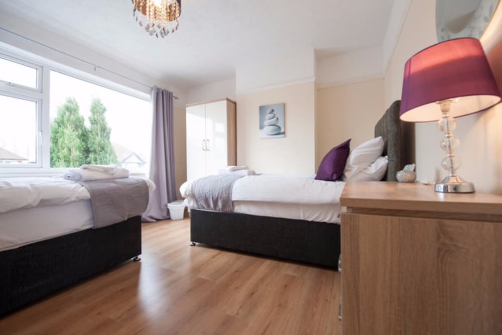 Holiday Home - Sleeps 7