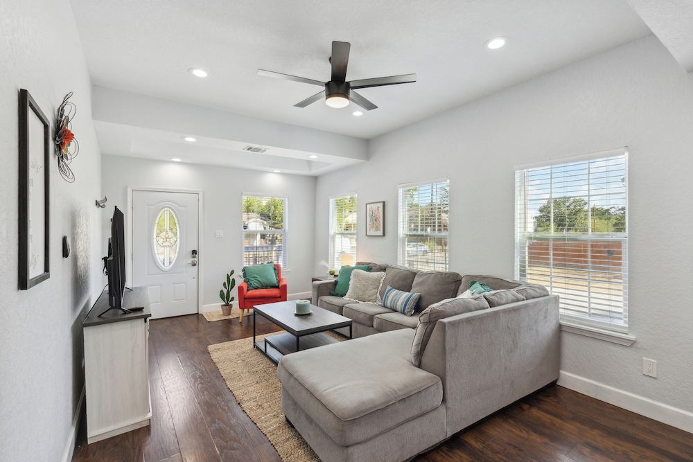 Walk to Alamodome! Stylish Home w/ Private Parking