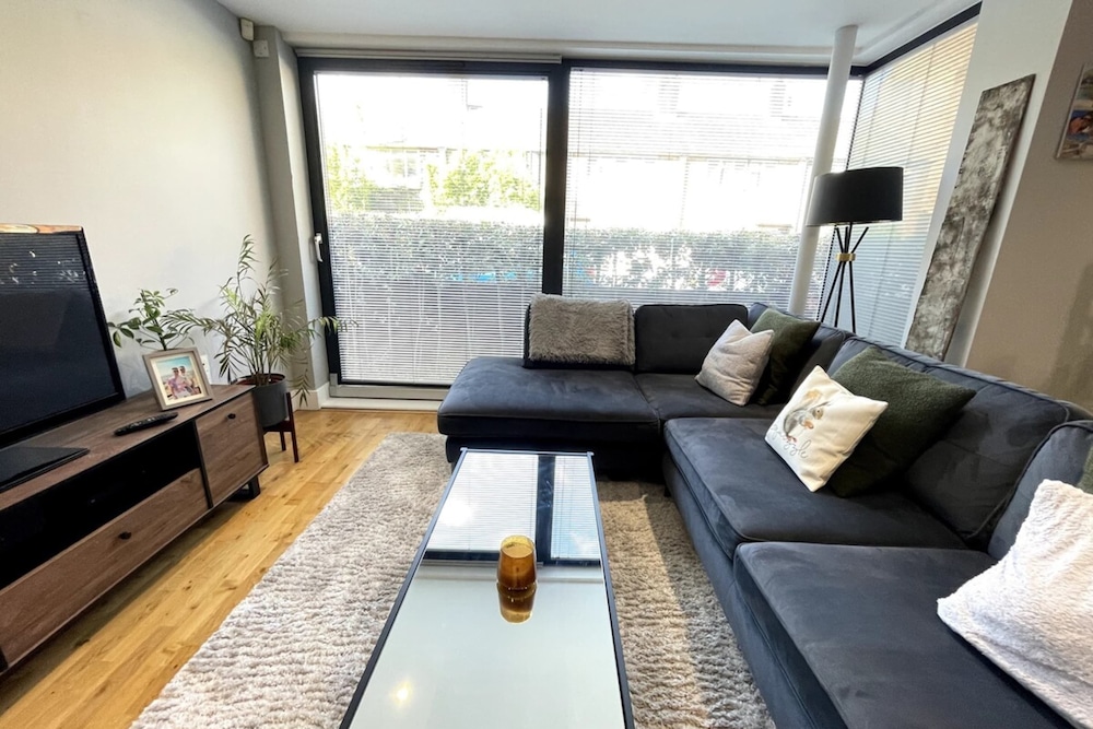 Pristine 1bedroom Flat W/private Patio - Stockwell!