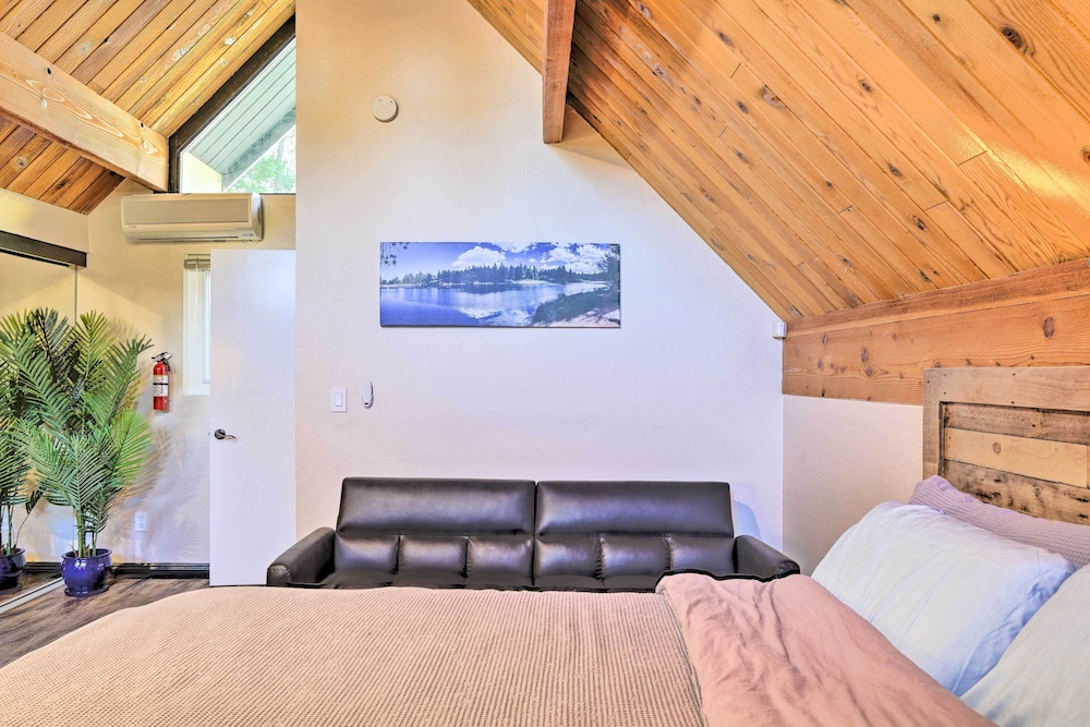 Bright 'coco's Cottage' Getaway w/ Indoor Swing! view 2