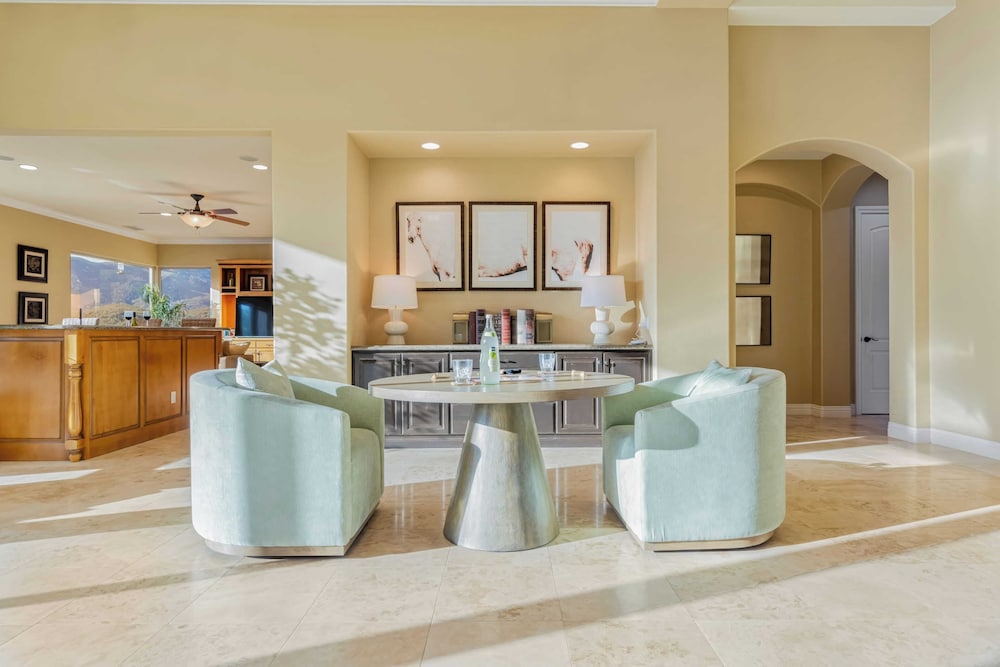Hilltop Estate w/ Pool, Hot Tub, Fire Pit, Views Cleveland Vista by Avantstay