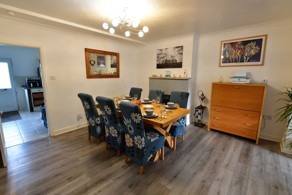 2Bd Garden Home - A Short Walk To Stonehenge