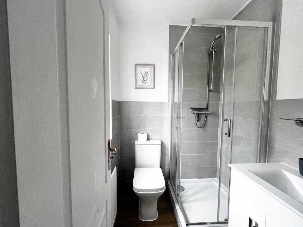Canterbury Charm - Spacious 4 Bedroom House