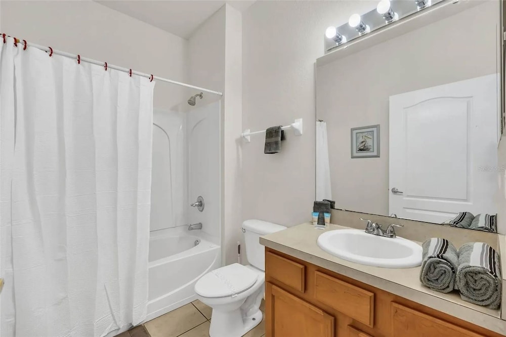 2335 Amazing 5BD Family Townhome Close to Disney