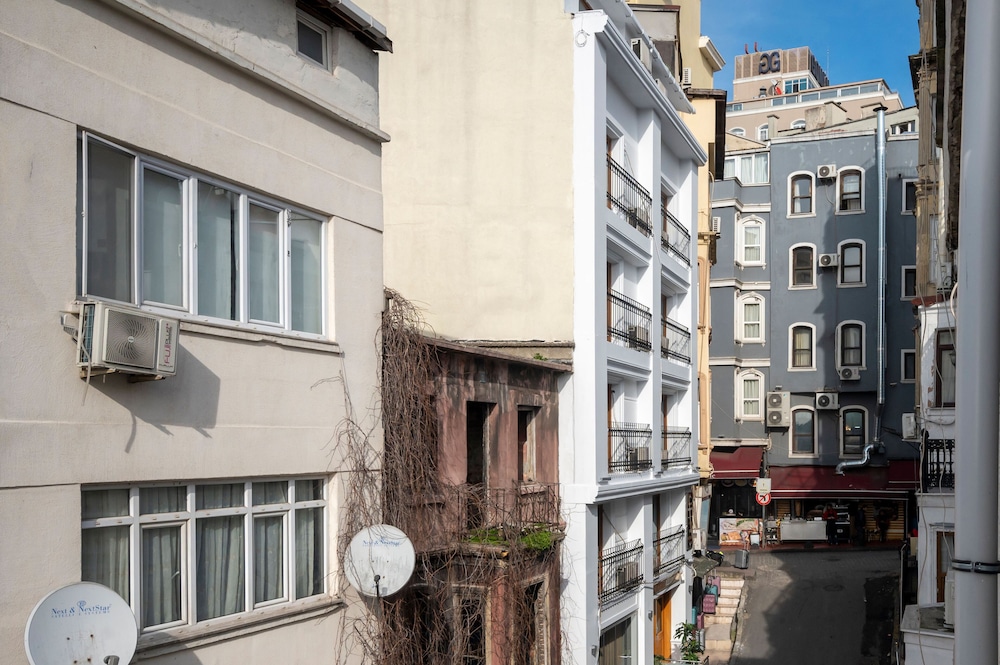 Taksim Suite II