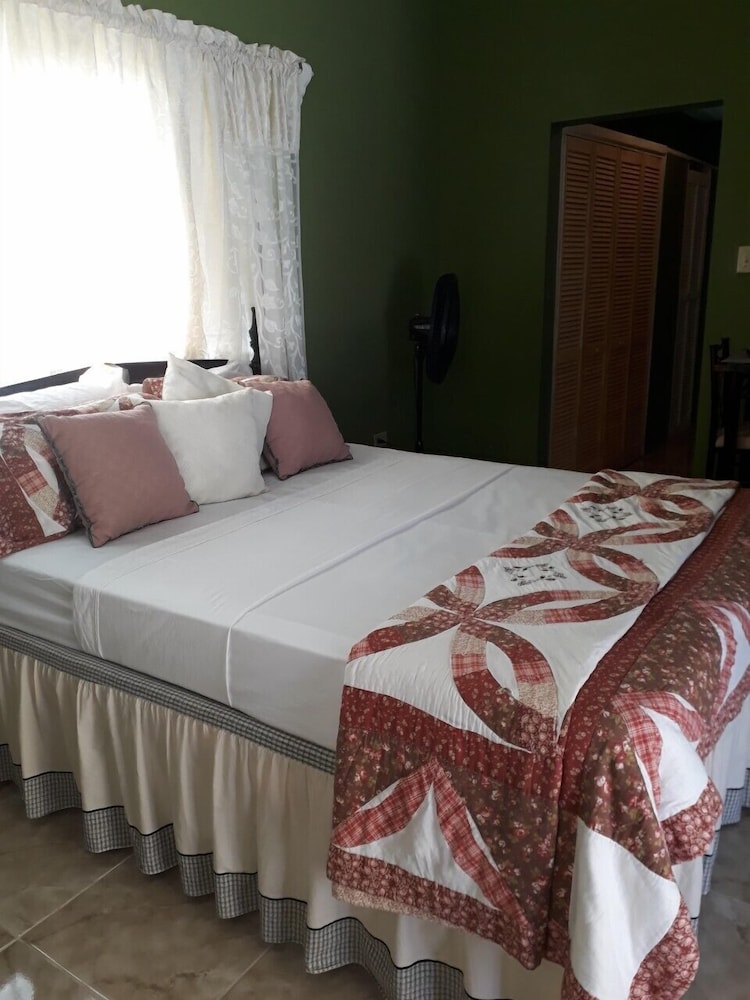 Ochi Cottage