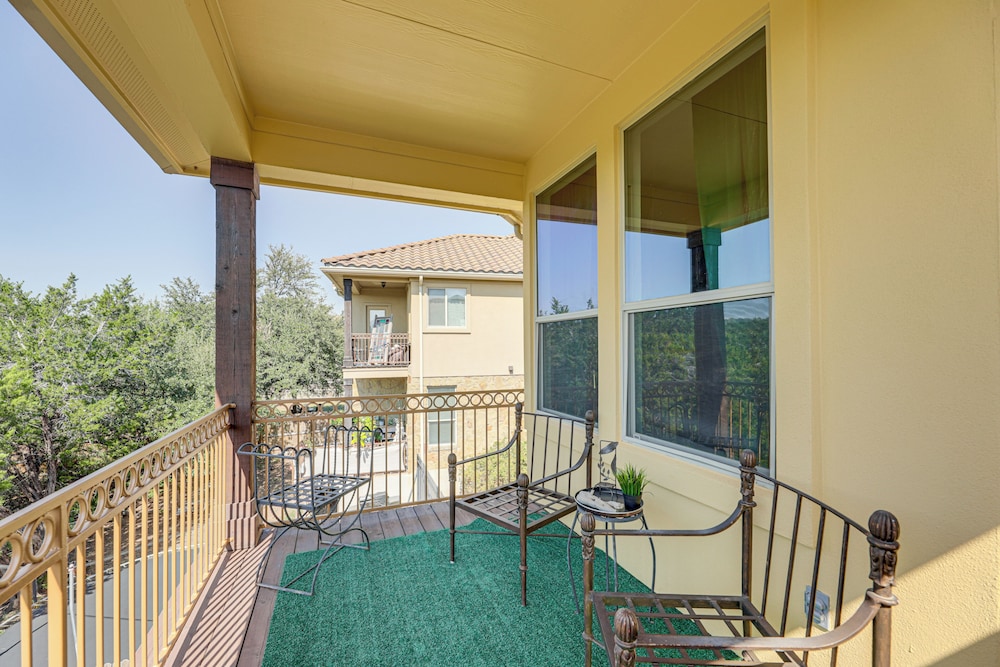 5 Mi to Lake Travis: Pet-friendly Home w/ Yard!