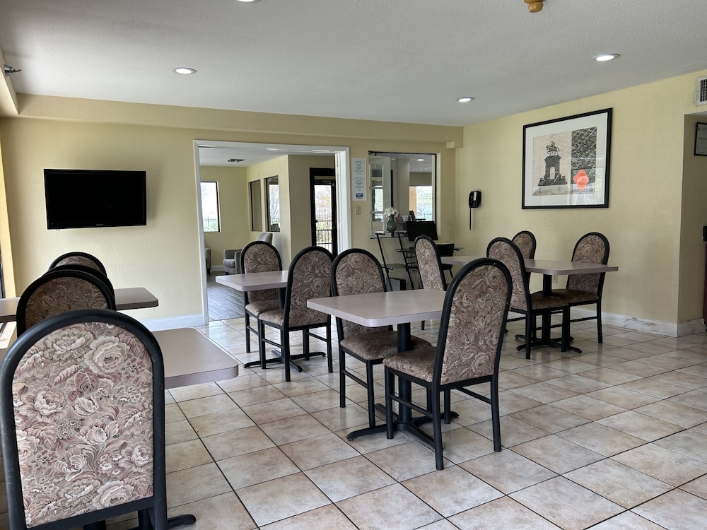 Rodeway Inn & Suites Highway 290 Northwest, Foto 13