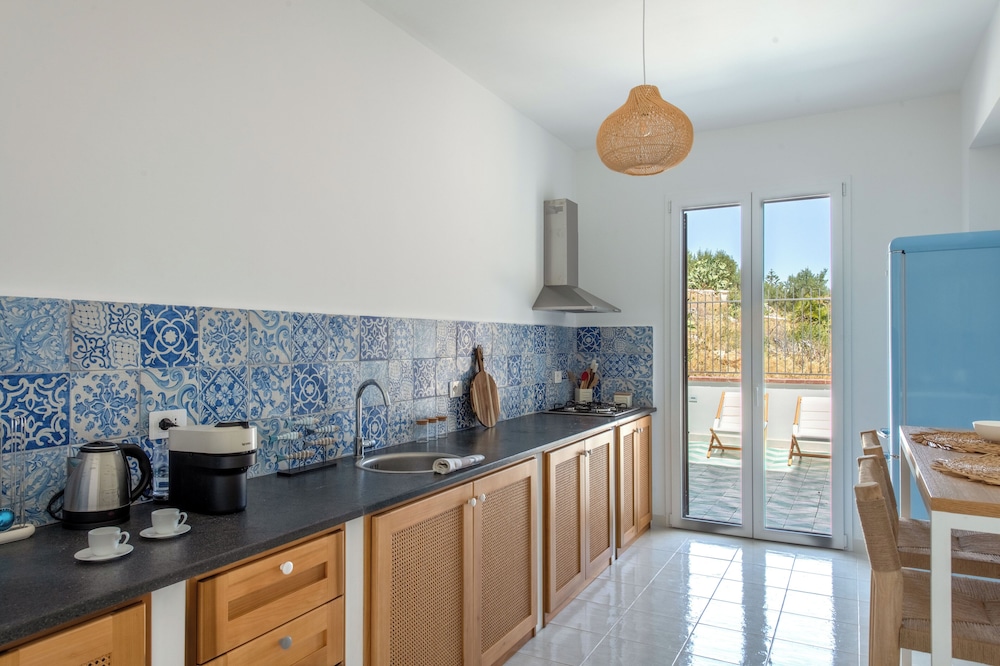 Sea Frame Design Apartments with Pool by Wonderful Italy