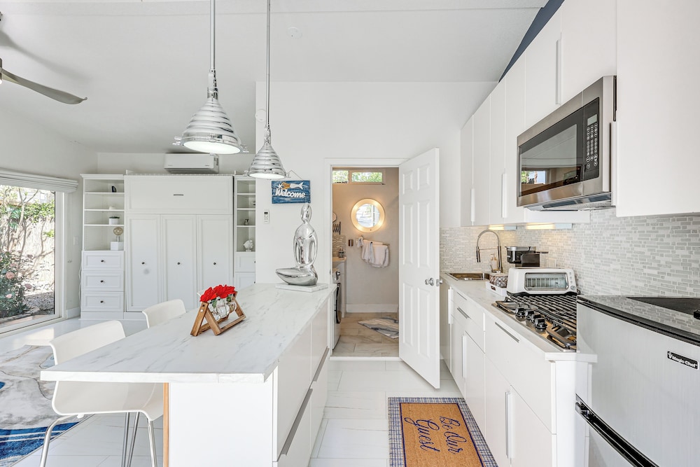 Golf, Shop & Hike: Sleek Rancho Mirage Studio