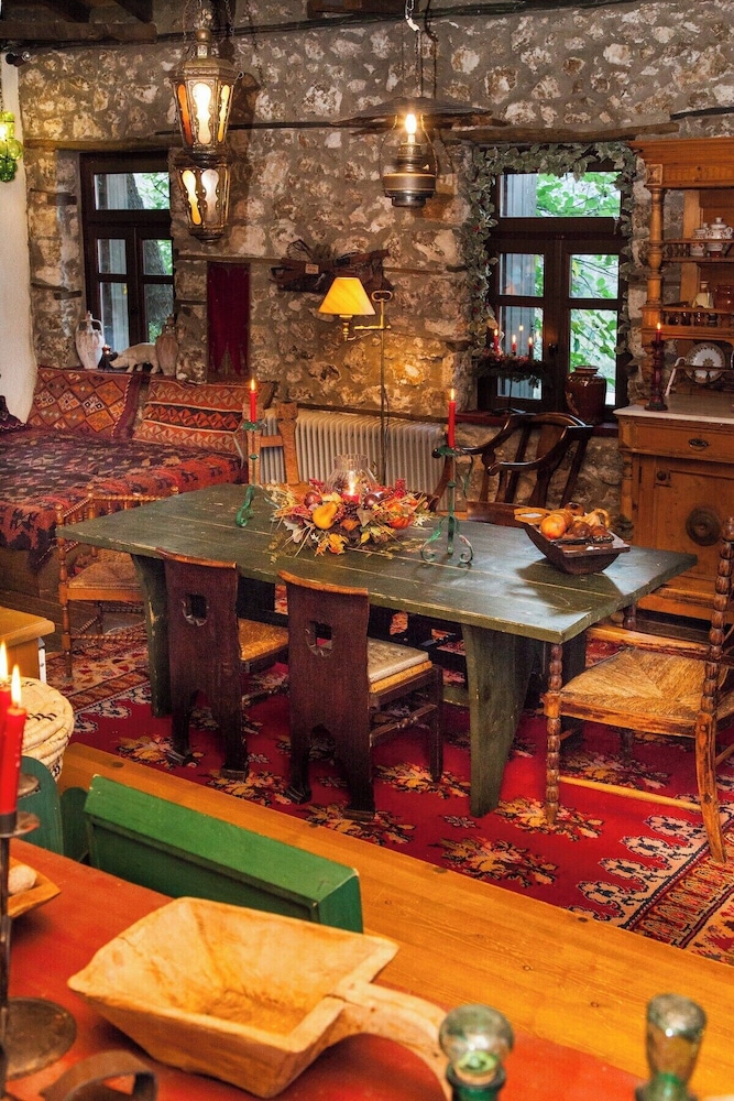 260m2 Unique Mountain House in Lilea Parnasos