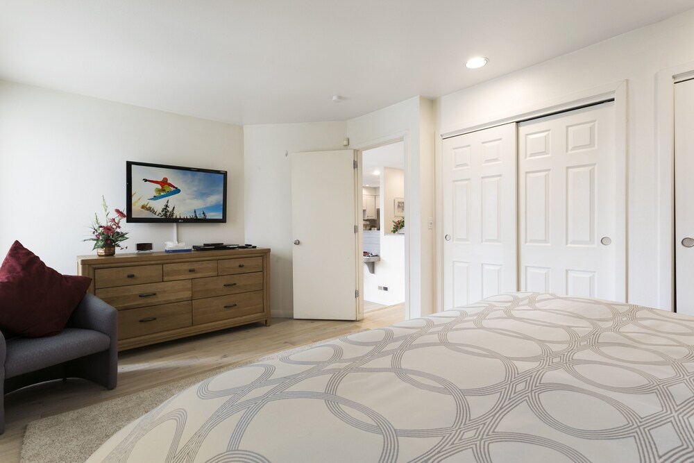 777 Potato Patch 3 Bedroom Condo by RedAwning view 5