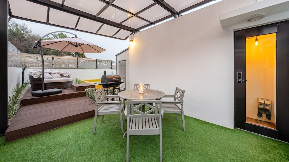 Namhae Orosy Bada Pool Villa & Pension