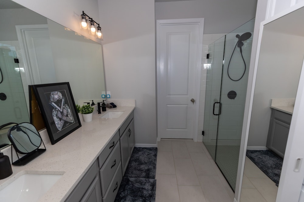Brand New Modern Pet Friendly Zen Home W/ Private Home Theater & Hot Tub! 2 Bedroom Home by RedAwning