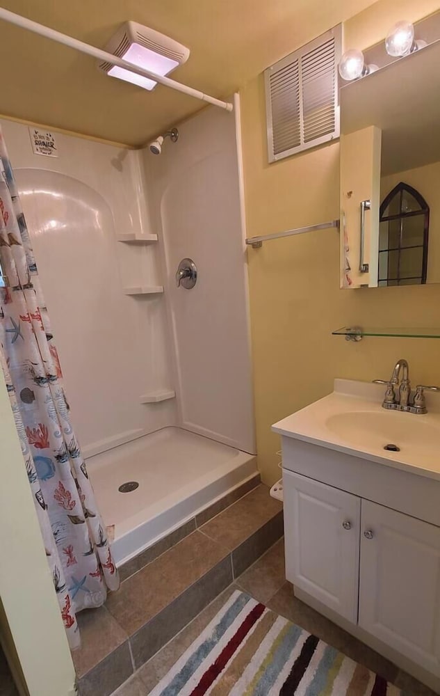 Laurel Street 323