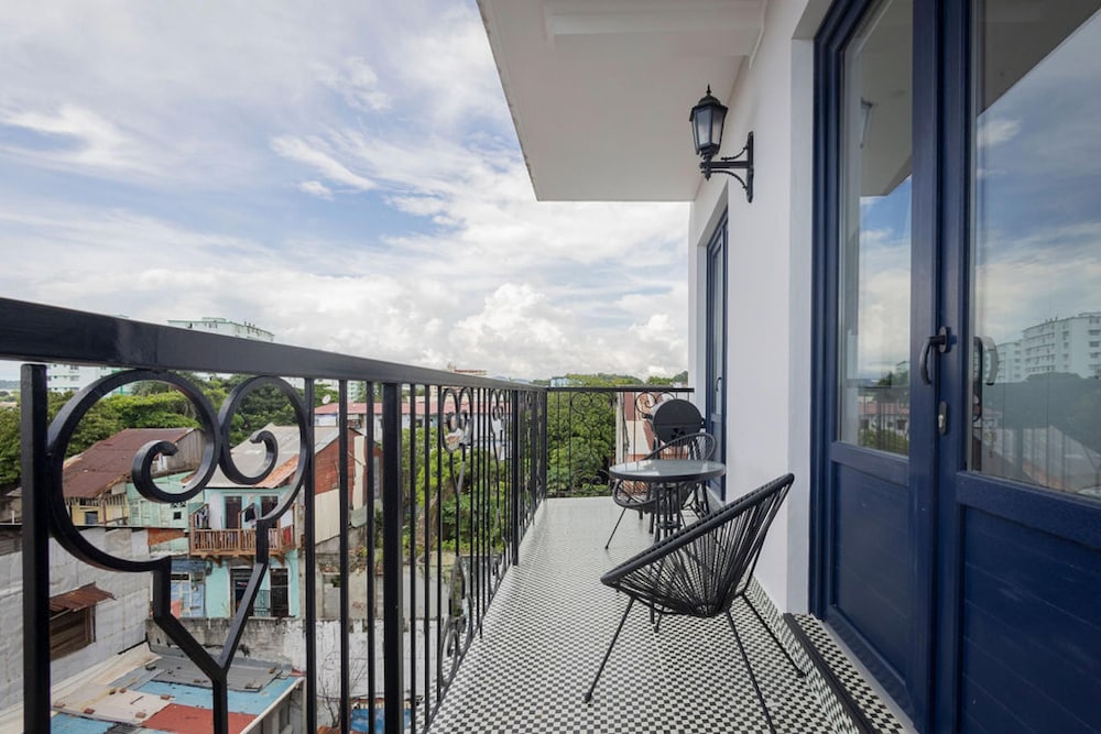 The Gentile Condo by Acomodo Casco Viejo