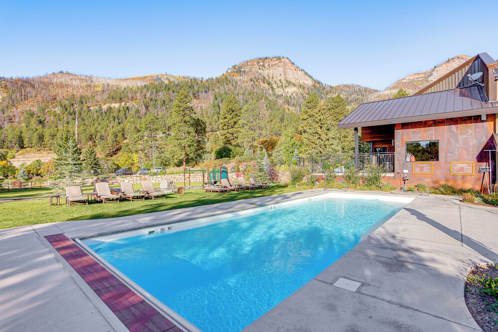 10 Mi to Skiing: Durango Condo w/ Golf Course View