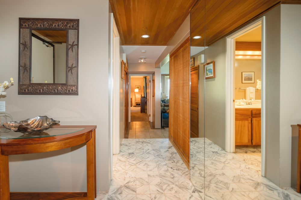 Polo Beach Club Vacation Rentals - APlus Resorts