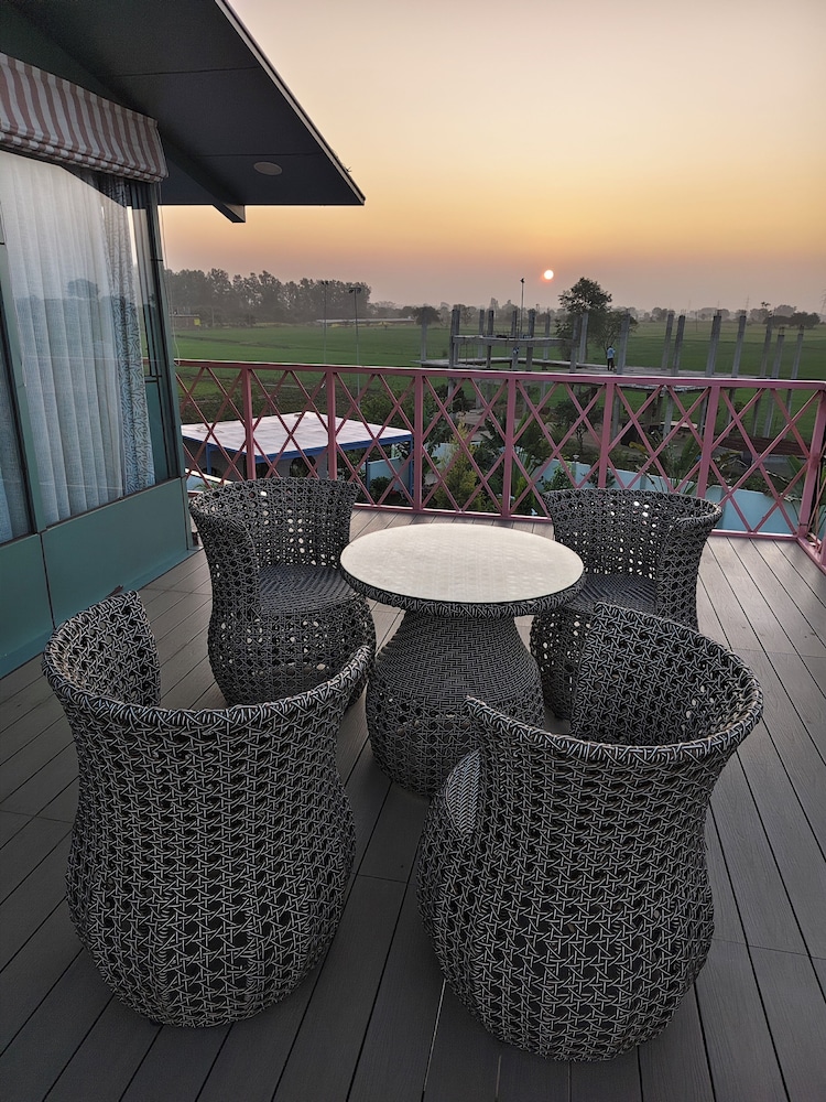 Sanjeevani Farms, Bhopal : A Luxury 5 Bedroom Private Pool Villa