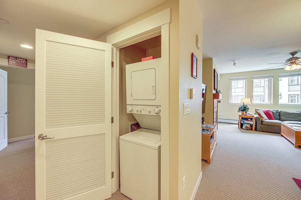 100 Steps to Gondola: Cozy Winter Park Condo!