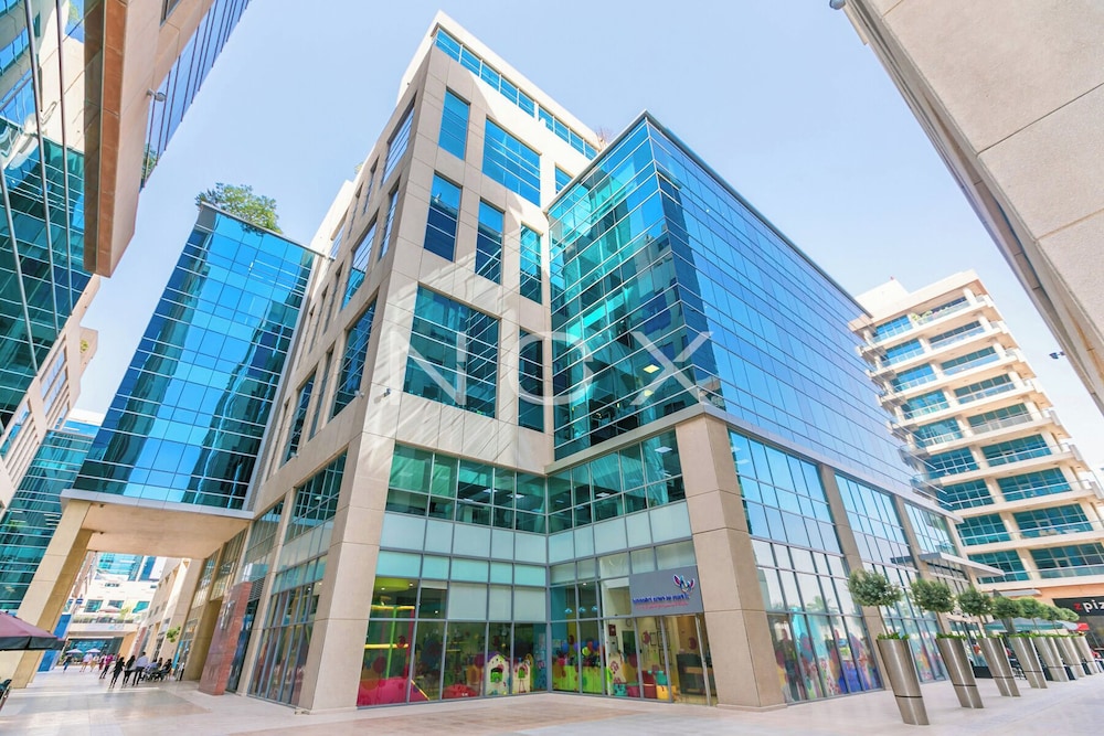 1BR STUDY 706 BAY SQUARE B7