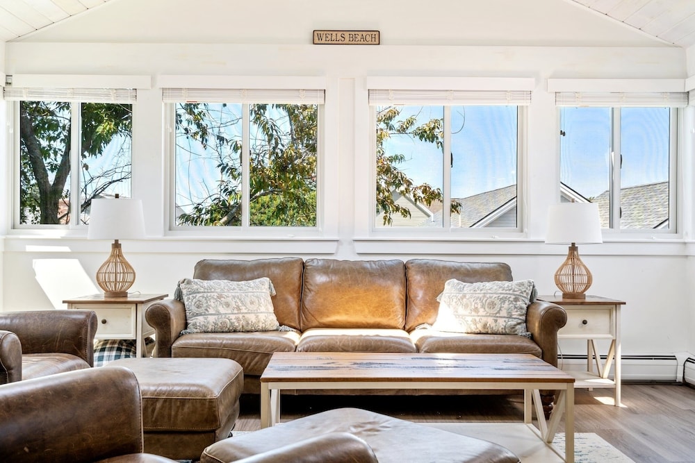 Beachwood Getaway Sleeps 10!