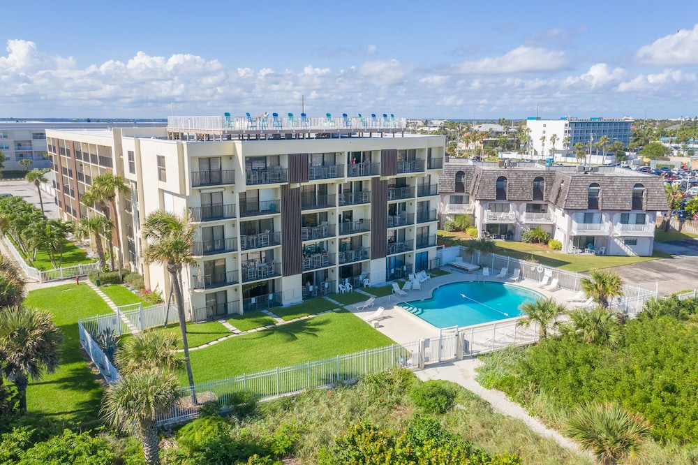 Chateau by the Sea - Happy Palm Stays