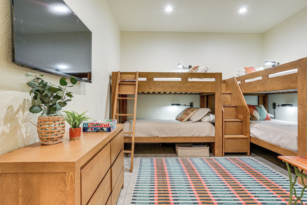 Family Friendly! Lakefront Escape in Pottsboro