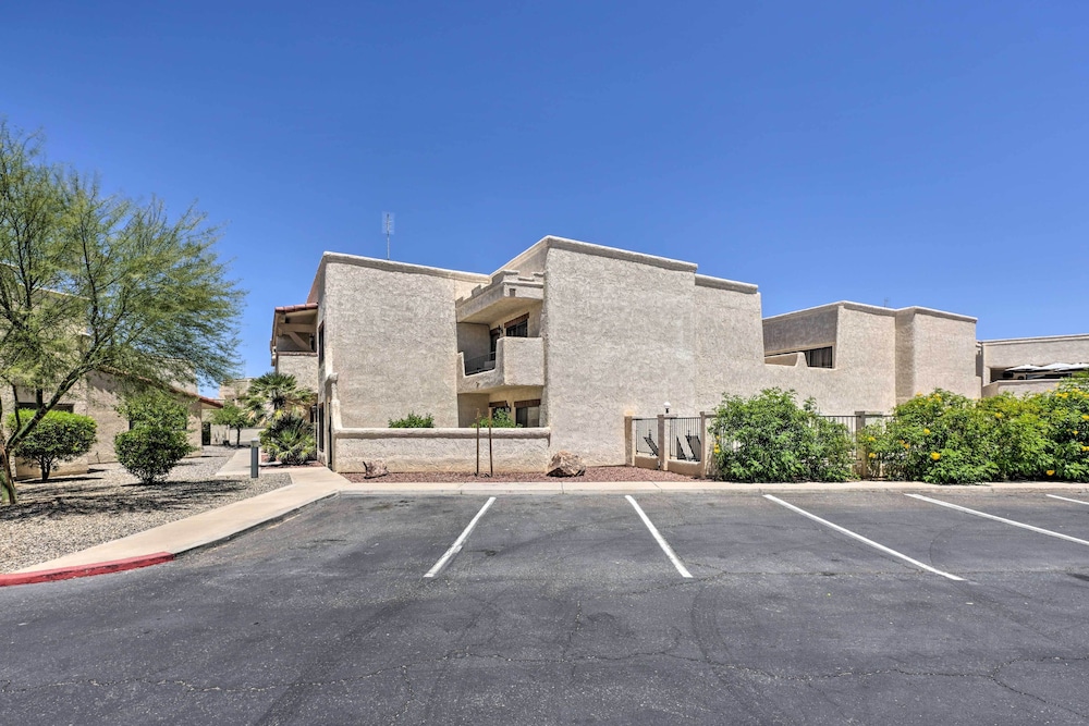Lake Havasu Condo w/ Patio + Community Pool!