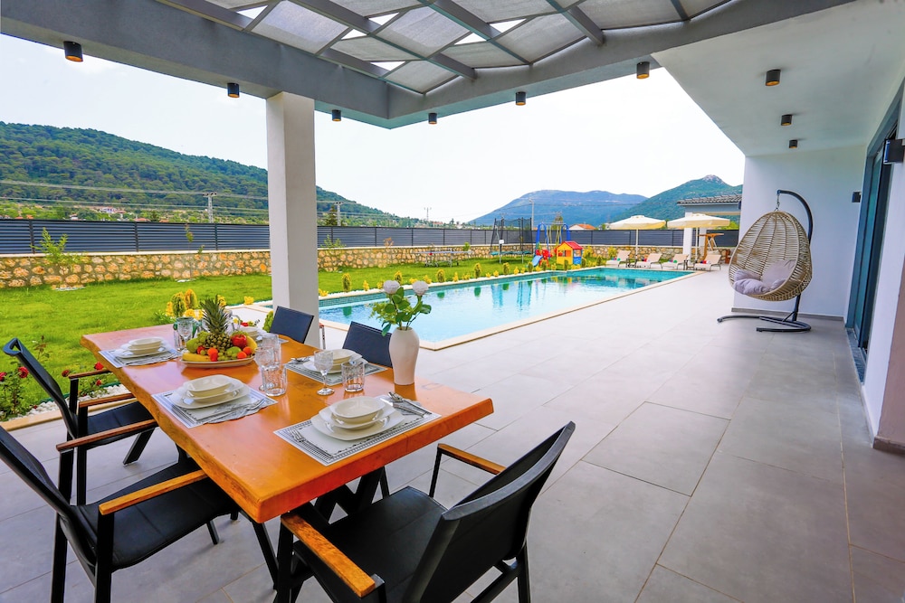 Villa White House