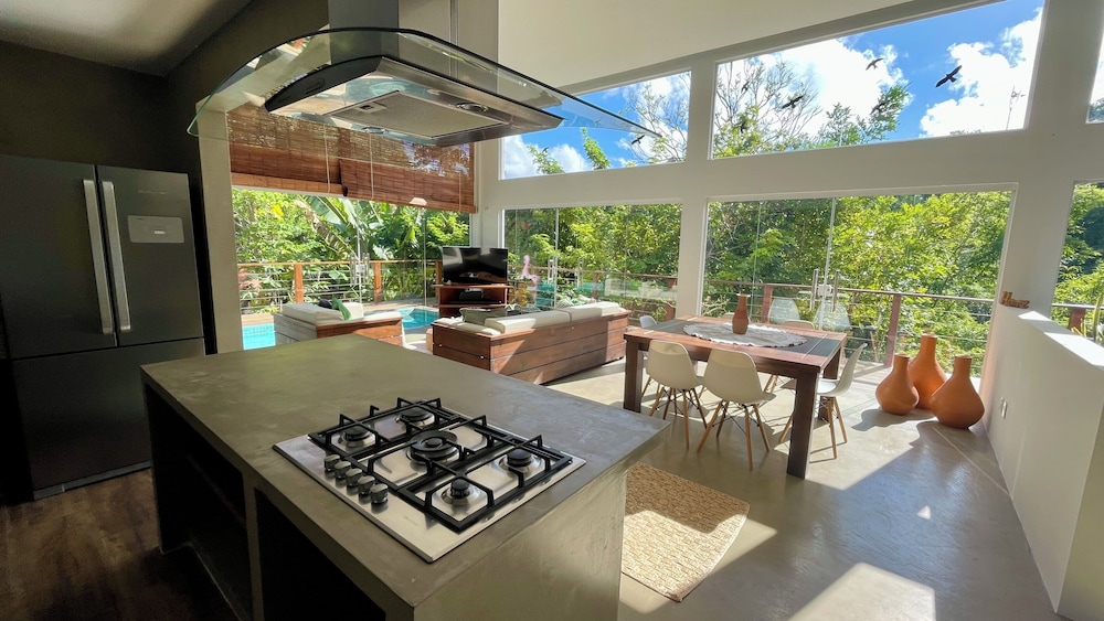 Casa c/ Piscina Privativa, 3 Suítes Sala integrada