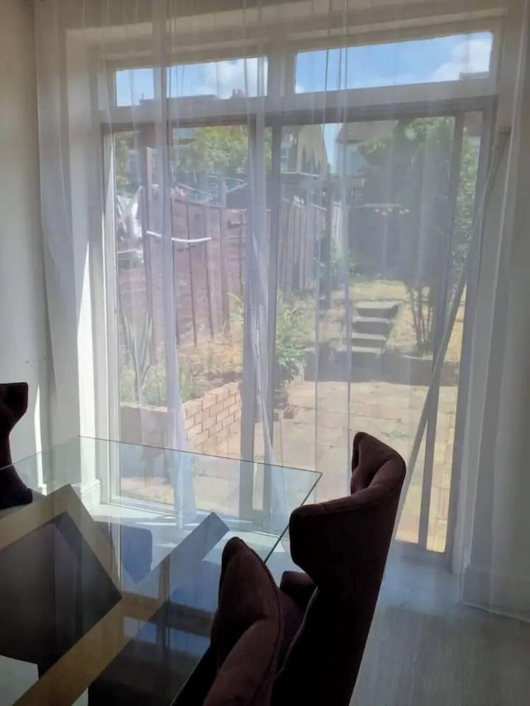 London Serenity House - 4 Bedrooms