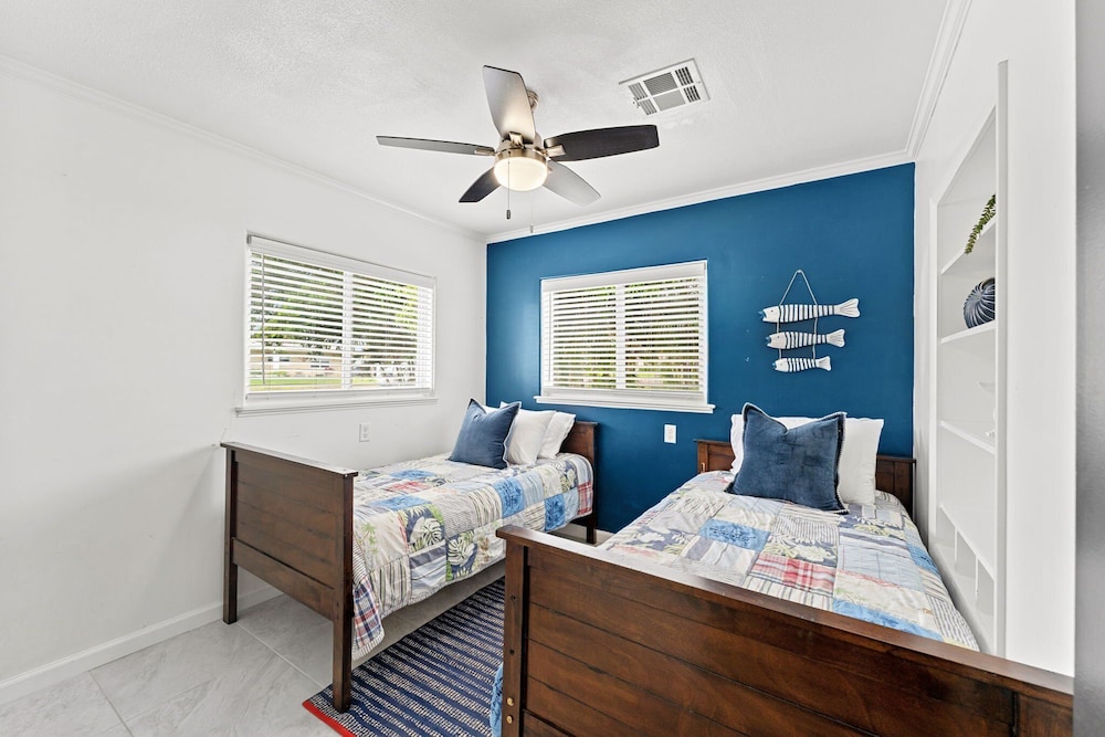 921 S Orlando Ave