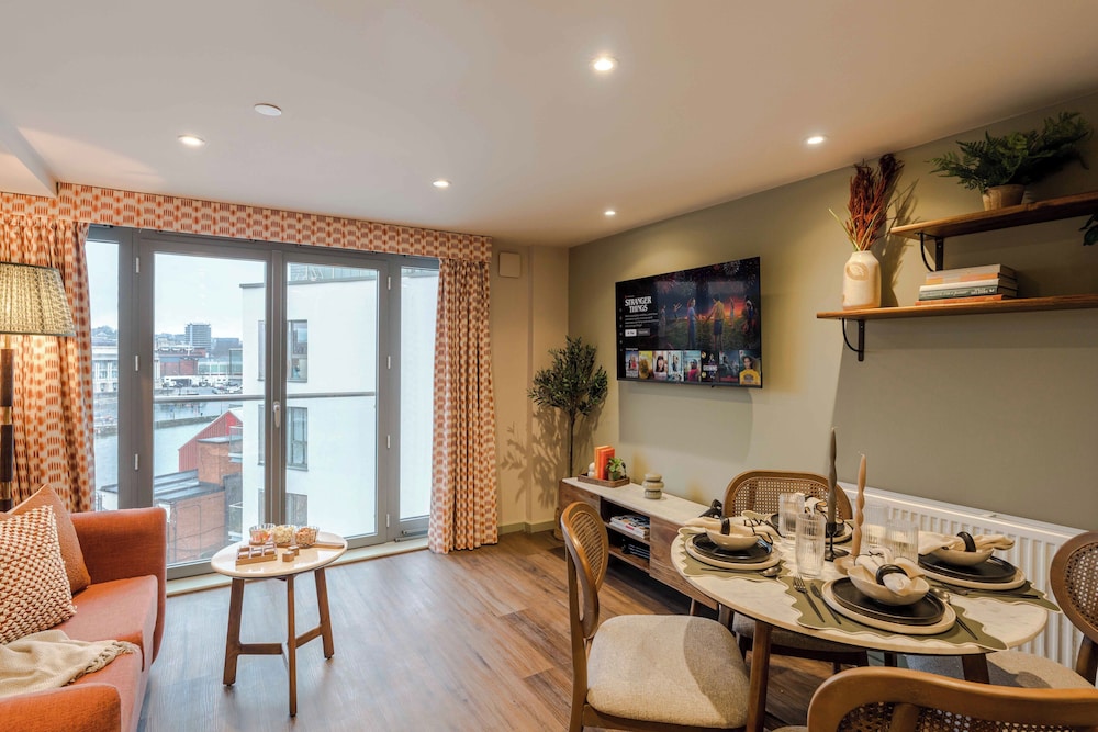 Waterside Living I Luxe Apartments